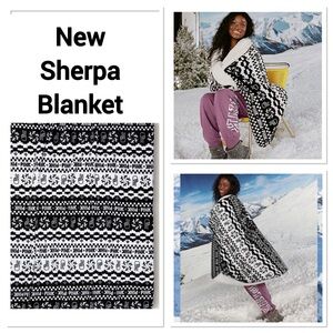 NWT VS PINK SHERPA BLANKET